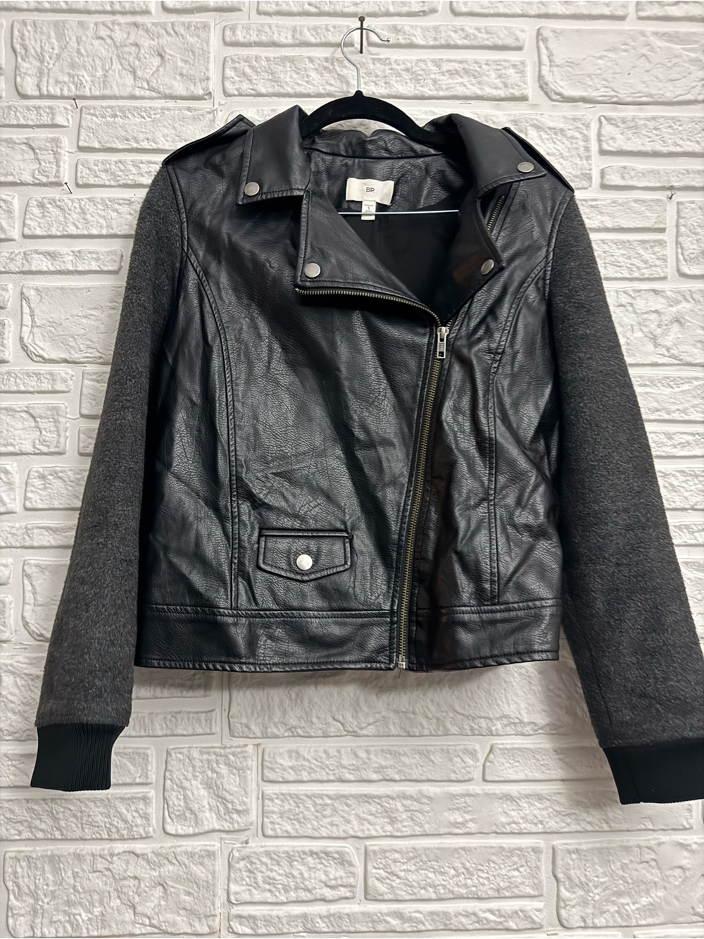 BP. Black Faux Leather & Gray Knit Sleeve Moto Biker Jacket Full Zip Punk Small